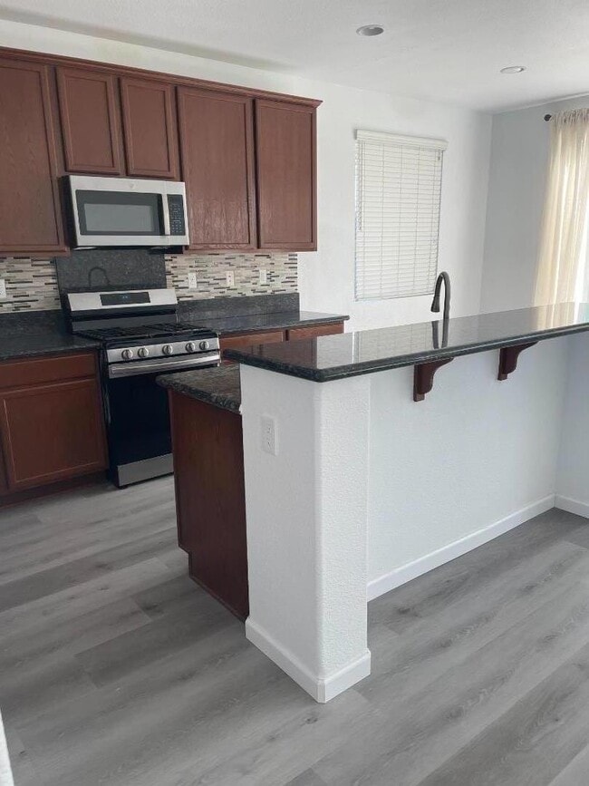 Photo - 668 Town Square