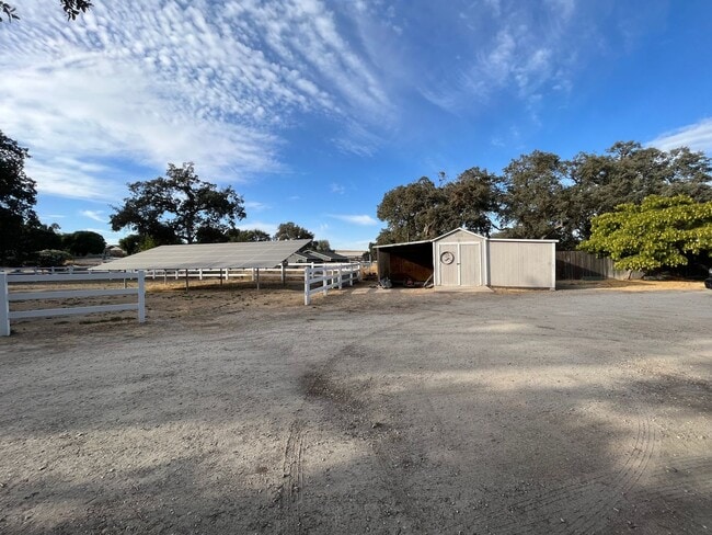 Photo - Country Property - ALL UTILITIES INCLUDED