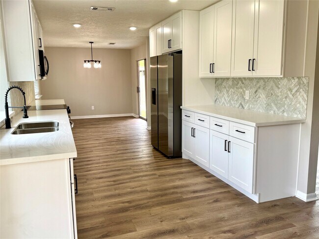Photo - 305 Heathgate Dr
