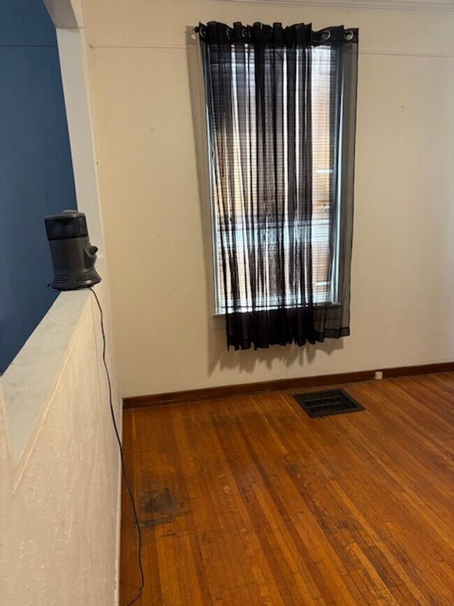 580 Wilson Ave Unit 580 Wilson St - Apt 1