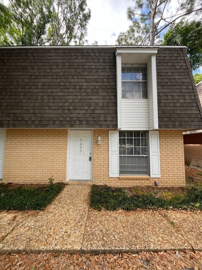 Townhome Located in NE Pensacola - Townhome Located in NE Pensacola