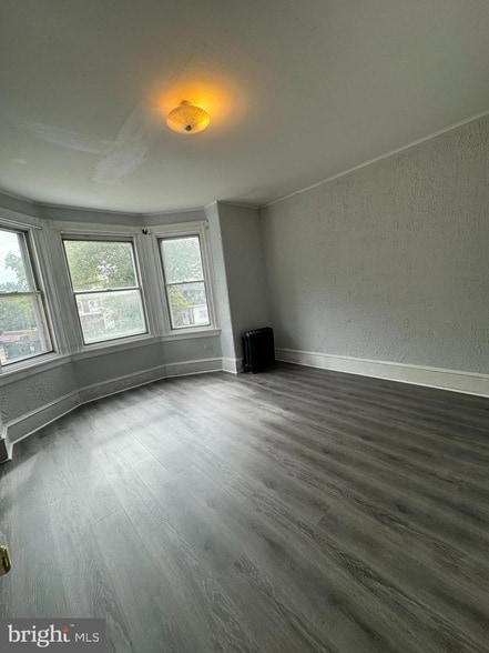 Photo - 4660 Castor Ave