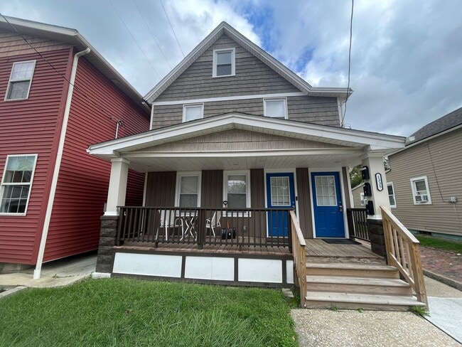 Building Photo - 1335 W 69th St Unit 2