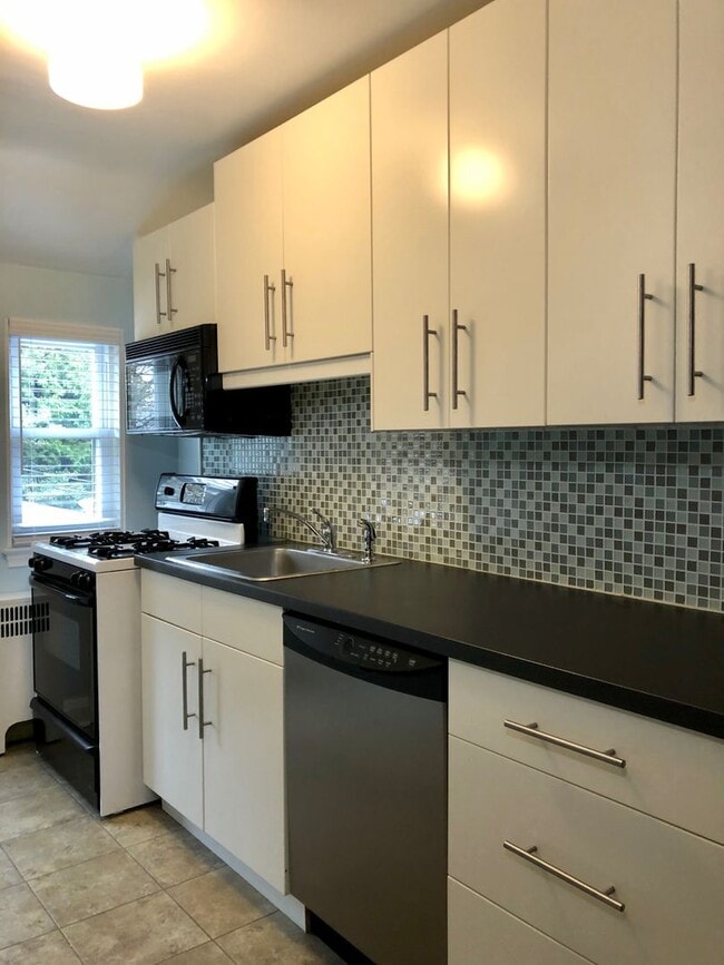 Photo - For Rent: Charming Residence on Ridge Ave Unit 2