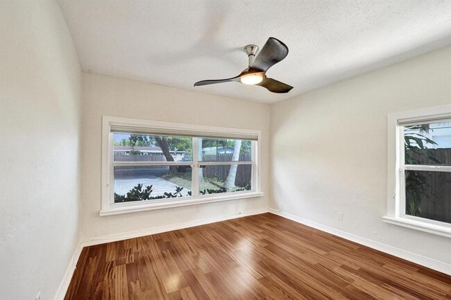 Photo - 300 SW 19th Ave