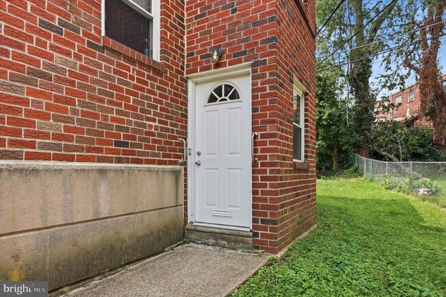 Building Photo - 9182 Ryerson Rd Unit 2