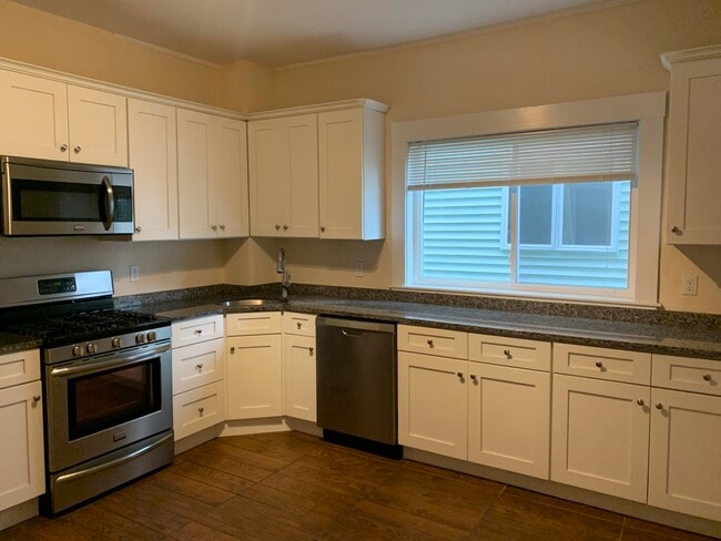 249 W 5th St Unit 2