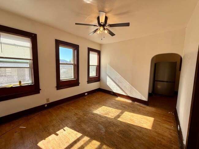 Building Photo - 1017 S 3rd Ave Unit Upper