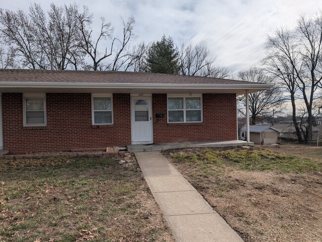 Building Photo - 407 Holiday Dr