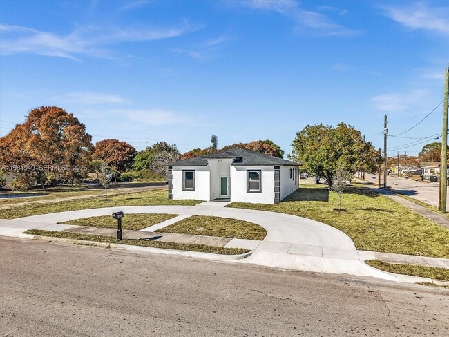 Photo - 803 N 20th St