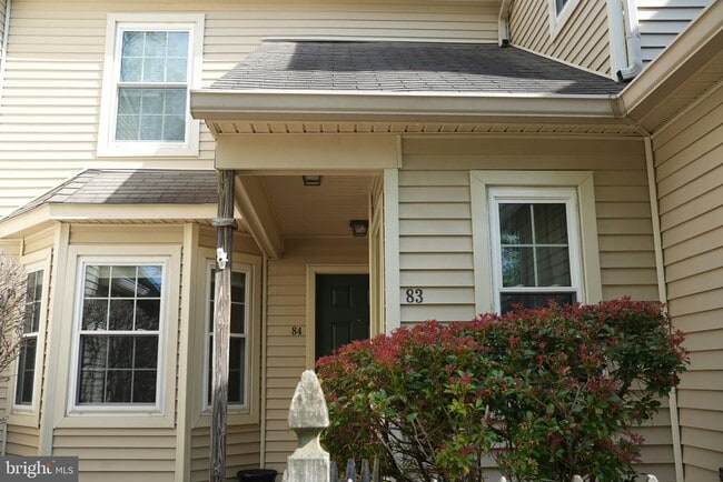 Building Photo - 84 Woodlake Dr