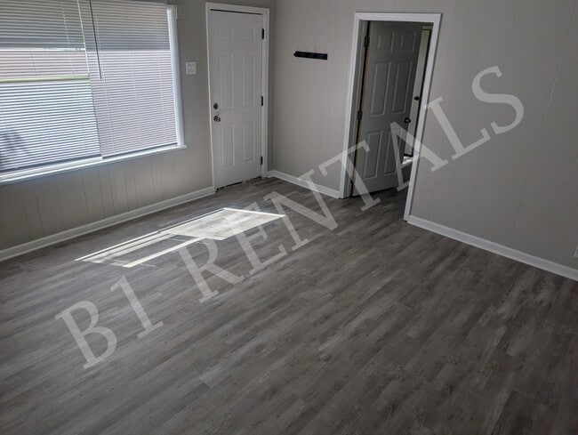 Photo - 361 Hege Ave