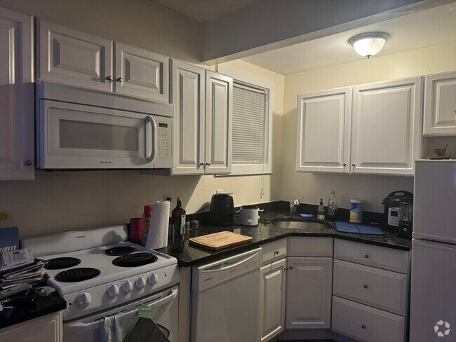 Building Photo - 278 Harvard St Unit 6 Rental