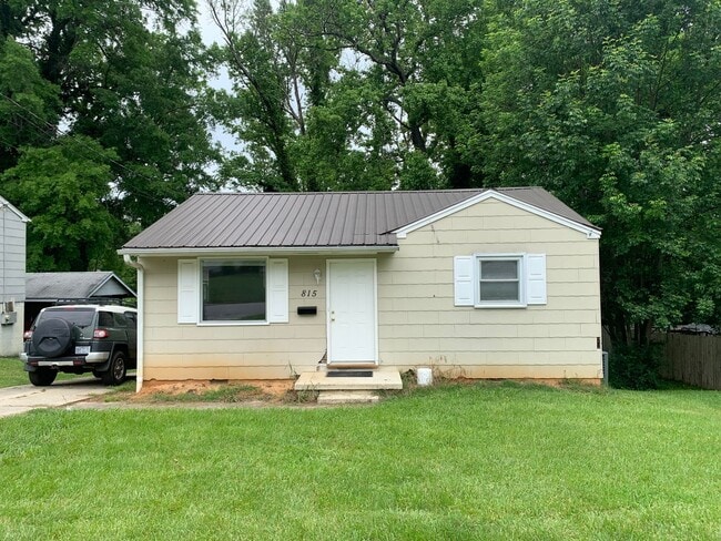 Photo - 2 Bedroom Home Convenient to Bennett College and A&T