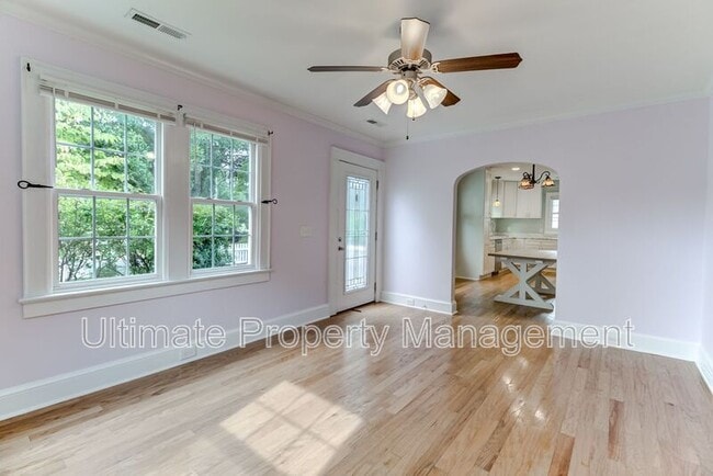 Photo - 2113 Jackson St