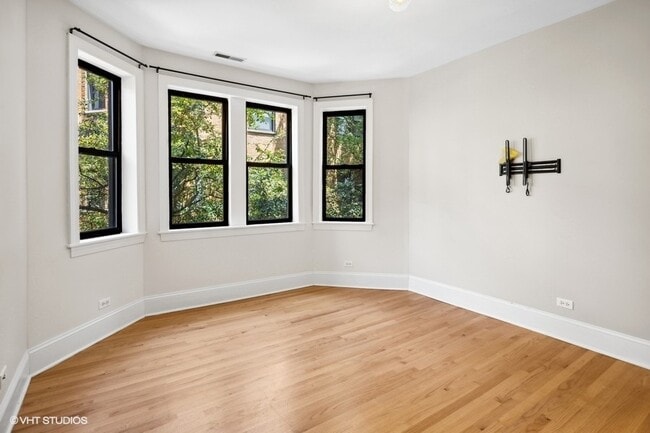 Photo - 7635 N Greenview Ave Unit 1W