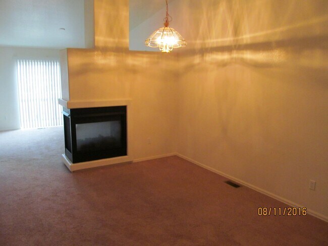 Photo - FEELS LIKE HOME! 2BD CONDO with MOUNTAIN VIEWS - Security Deposit Waiver Available