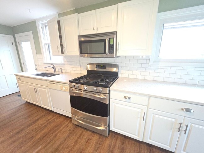 Photo - Large private home in Brentwood