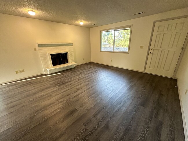 2196-2204 Nomad Ct SE
