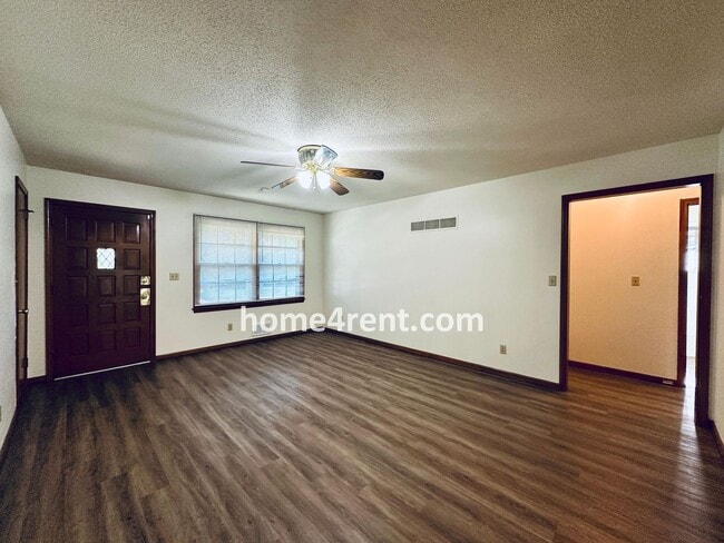 Photo - Charming Duplex Style Home with New Paint,...