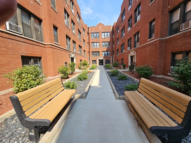 Photo - 3931 N Janssen Ave