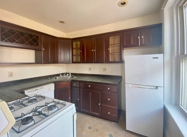 *Pictures are representative samples of the advertised unit. In some cases, the actual units you tou - 52 Revere St Unit T5