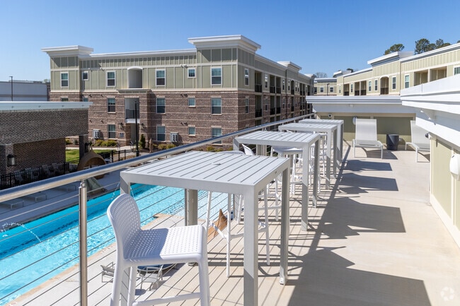 Sun Deck - The Averly at Flowers