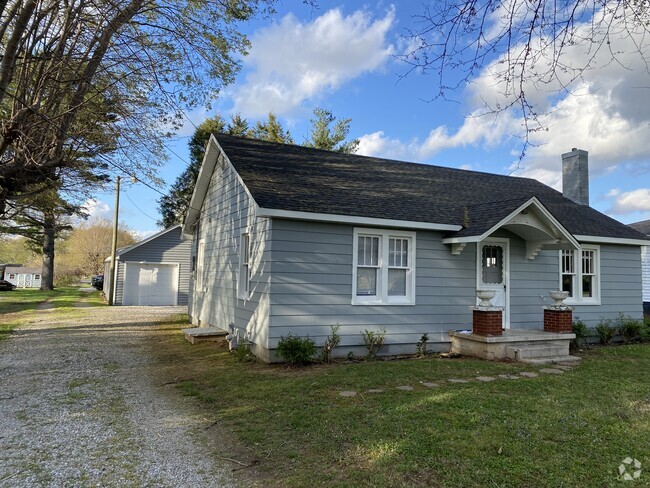 Building Photo - 819 E Cedar St Rental