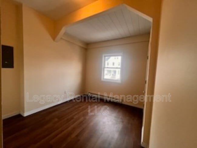 Photo - 116 E Broad St