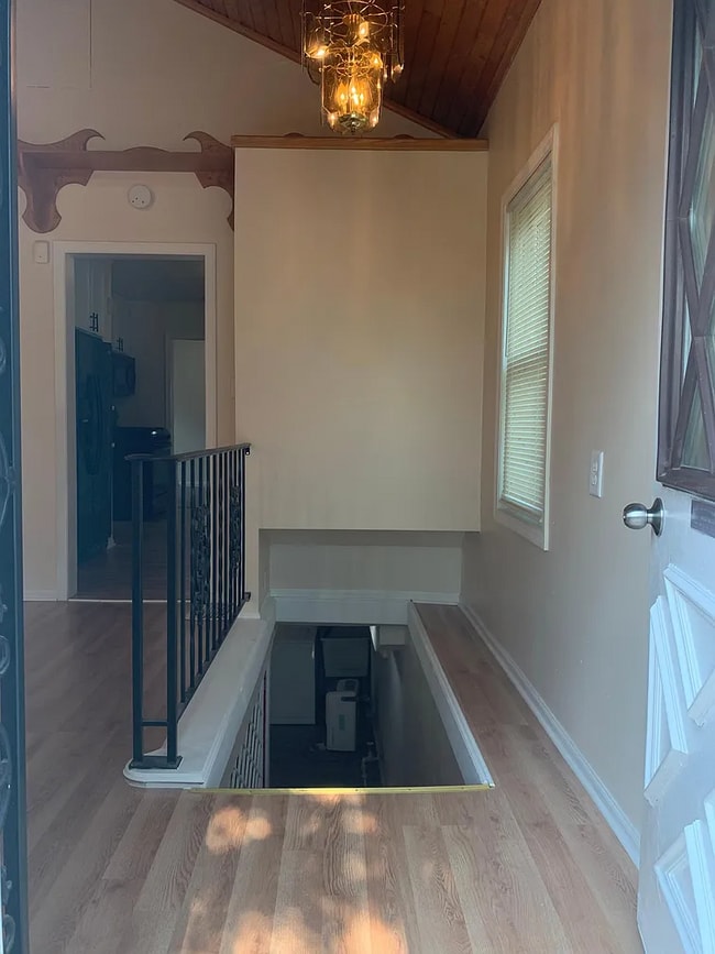 Photo - 723 Conway St