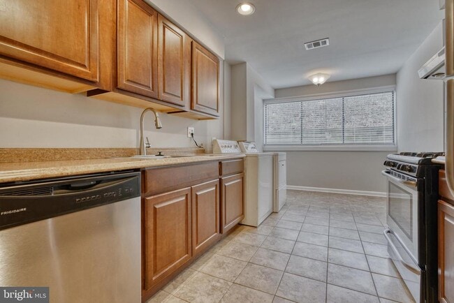 Photo - 140 Royal Oak Dr Unit 140-B