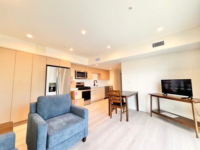 Building Photo - 226 N Berendo St Unit 303 Rental