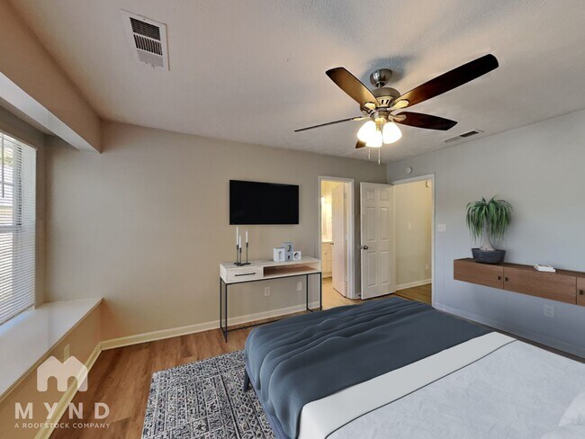 Photo - 545 Haymarket Ct