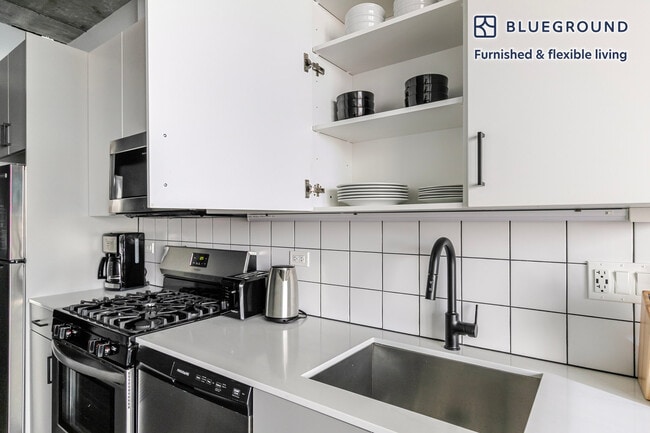 Photo - 61 W Erie St Unidad FL4-ID1406