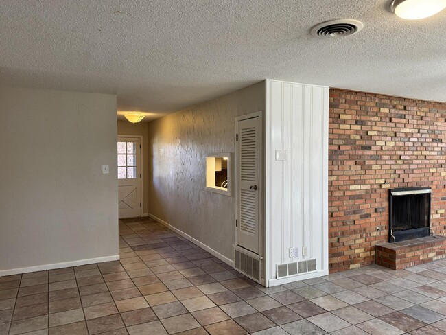 Photo - 5422 33rd St