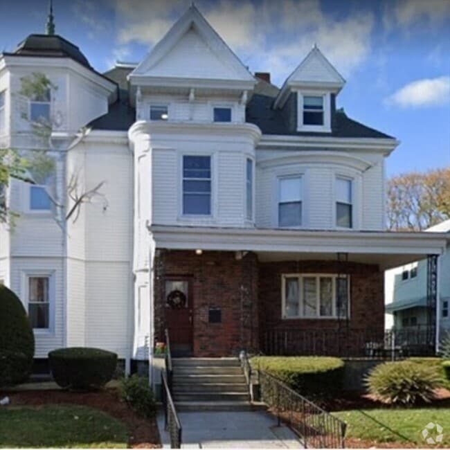 Building Photo - 92 Thurston St Unit 3 Rental