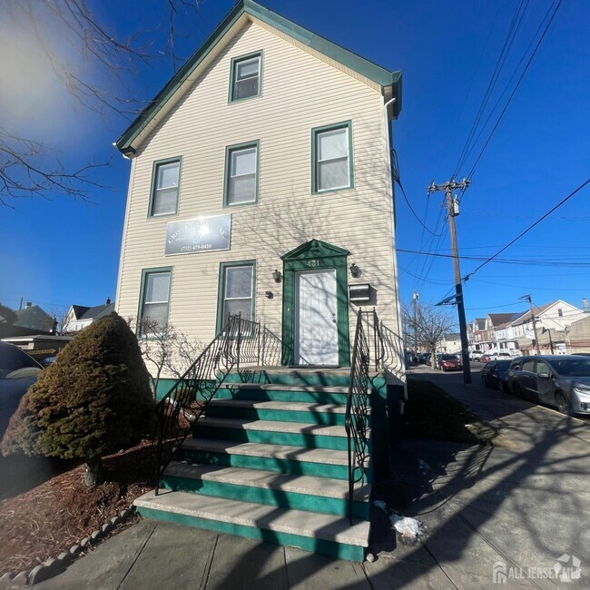 Building Photo - 431 Amboy Ave Rental