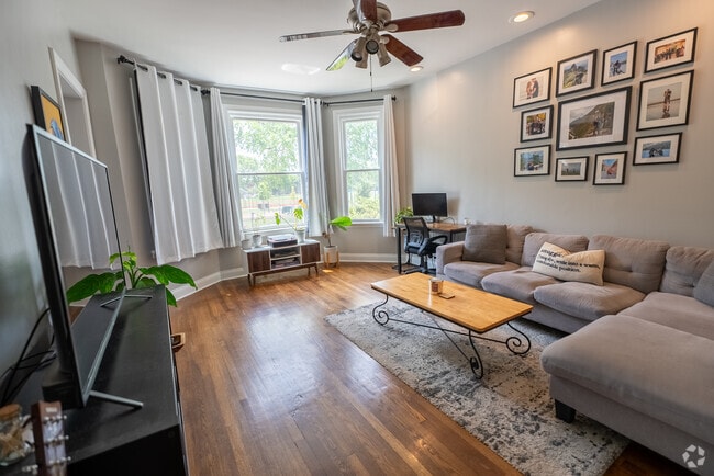 Building Photo - 3850 W Diversey Ave Unit 2 Rental
