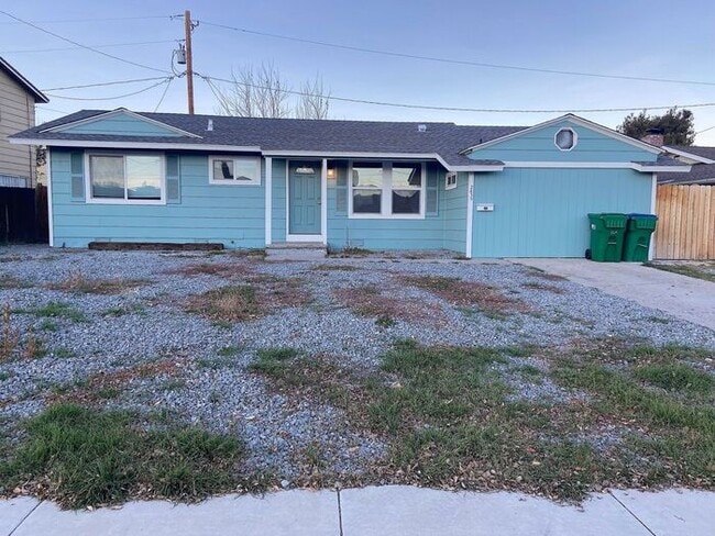 Building Photo - Lovely 3 Bedroom, 2 Bath House - Washer/Dryer, Dishwasher, Long Driveway, Fenced Backyard