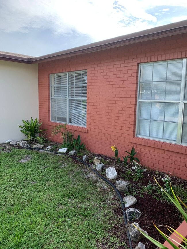 Photo - PET FRIENDLY... 3/2/1 RENTAL HOUSE IN THE ...