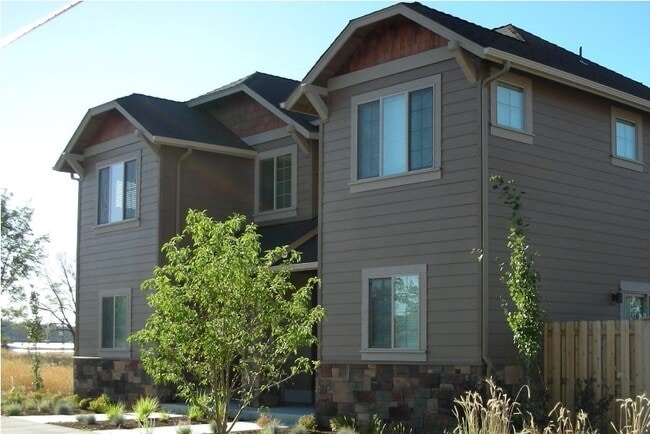 Building Photo - r804 Unit 2 Rental