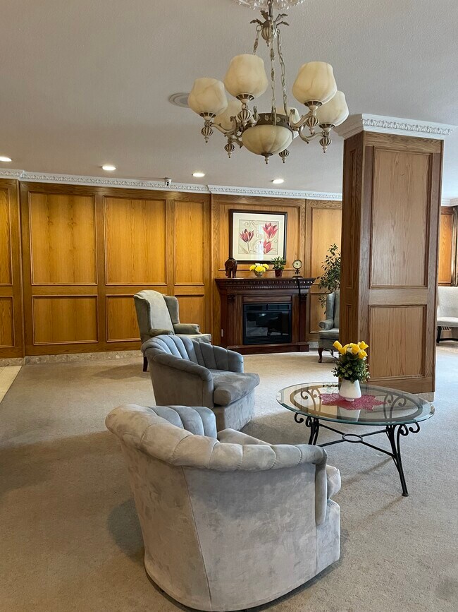 Photo - 255 Simcoe St N