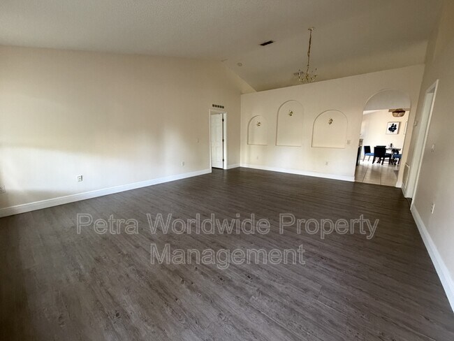 Photo - 2717 Orpha Ln
