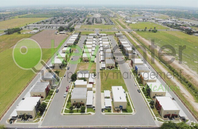 Building Photo - 2B/2.5B Townhome in gated community now av...