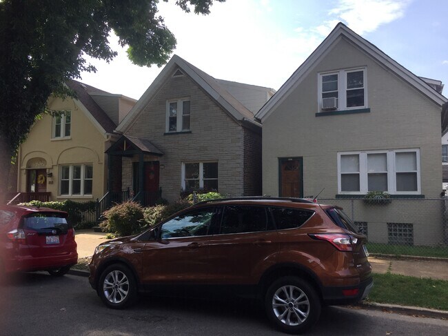 Photo - 2027 W Homer St Unidad 1