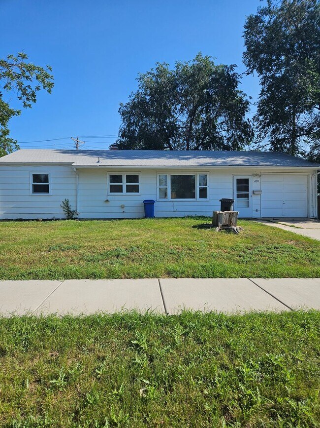 Building Photo - 2 BED | 1 BATH | SINGLE-LEVEL HOME | ROBBI...