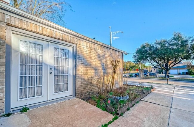 Photo - 13102 Richmond Ave.