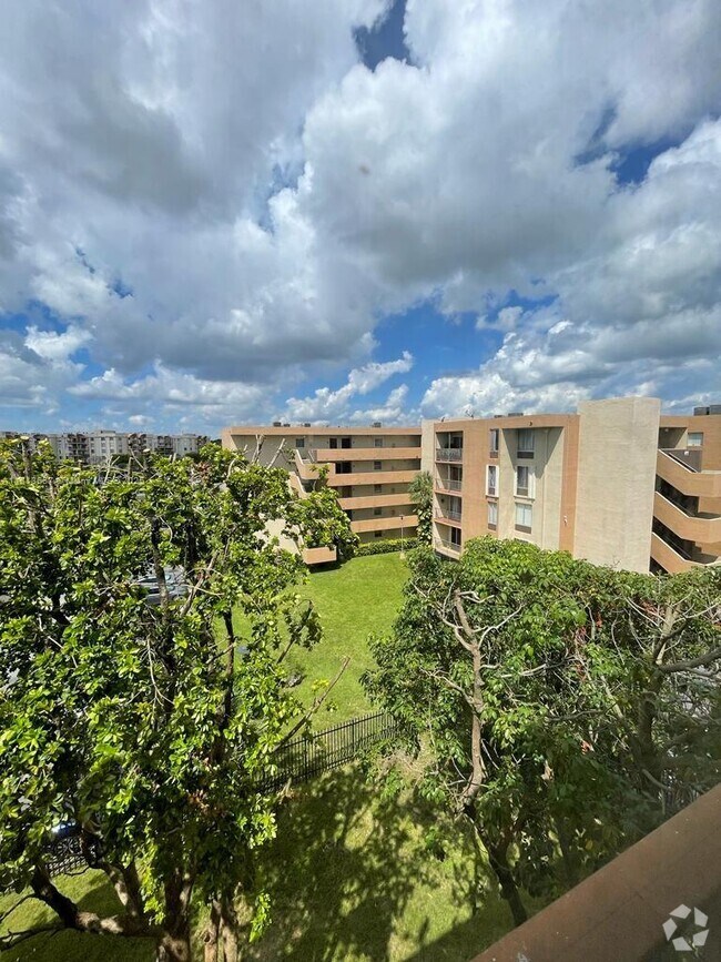 Building Photo - 9220 Fontainebleau Blvd Unit 512 Rental