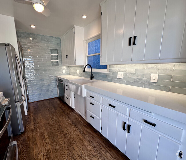 Building Photo - 501 Bayview Dr Unit A Rental