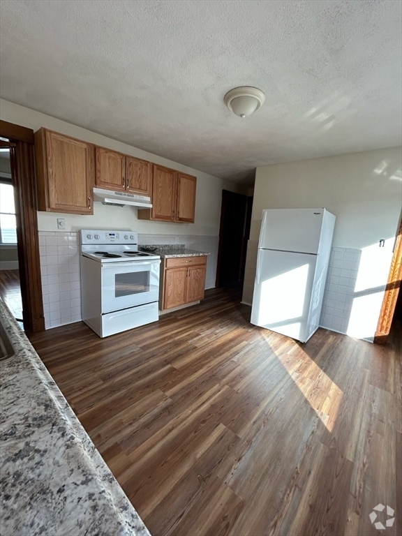 Building Photo - 19-21 Glendale St Unit 2 Rental